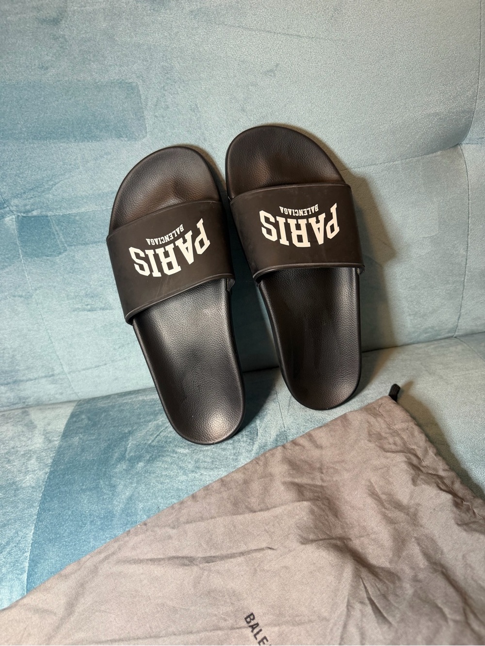 BALENCIAGA Womens Cities Pool Slide
Sandals Paris 10 /40 EU Fir women’s 8.5/9